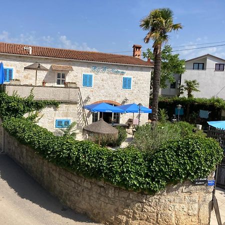 B&B Nostromo Funtana Bagian luar foto