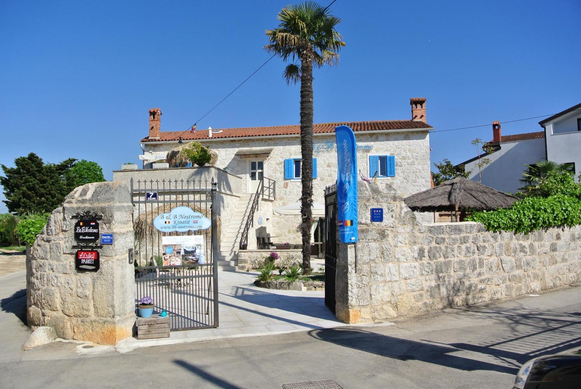 B&B Nostromo Funtana Bagian luar foto