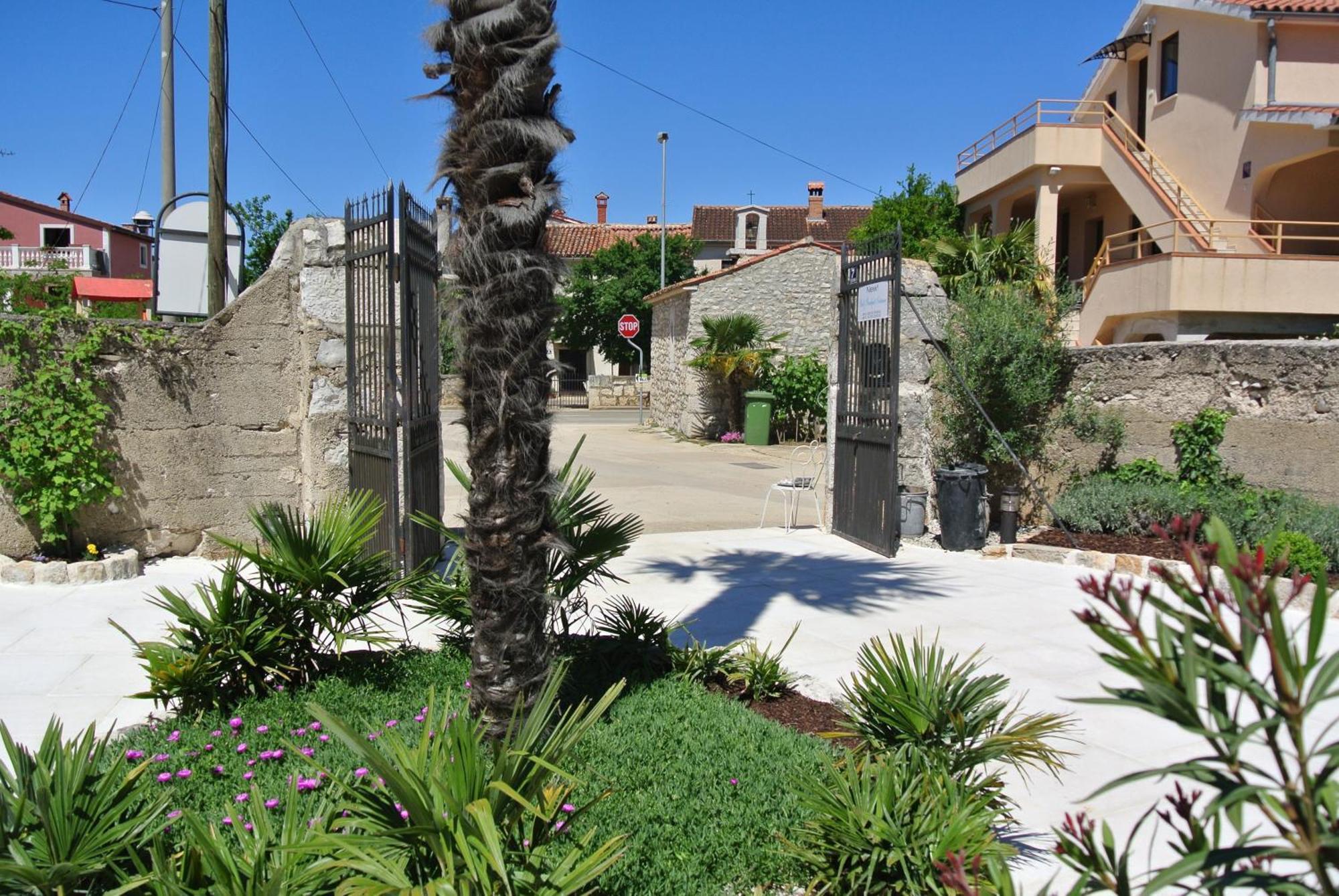 B&B Nostromo Funtana Bagian luar foto